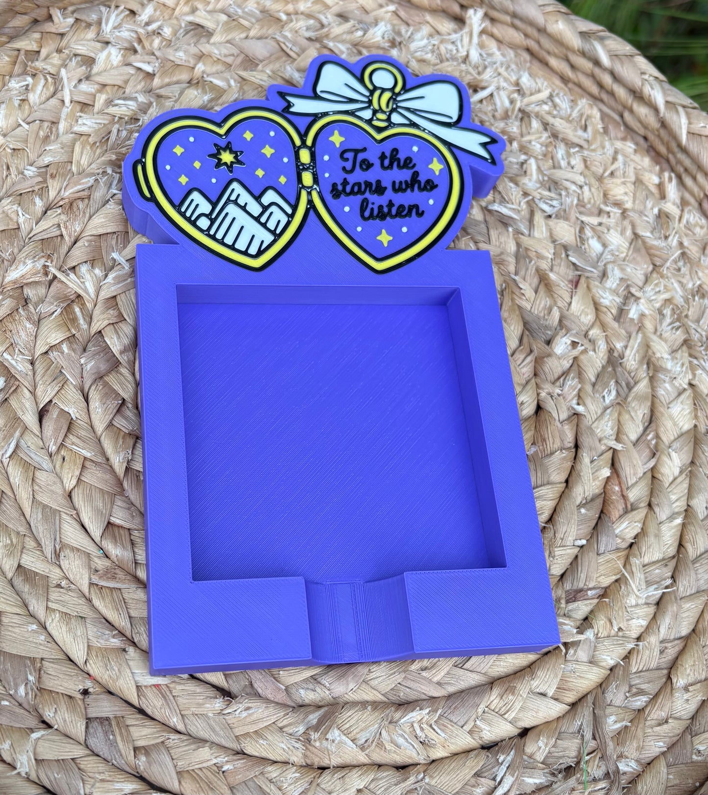 Velaris inspired post it note holder