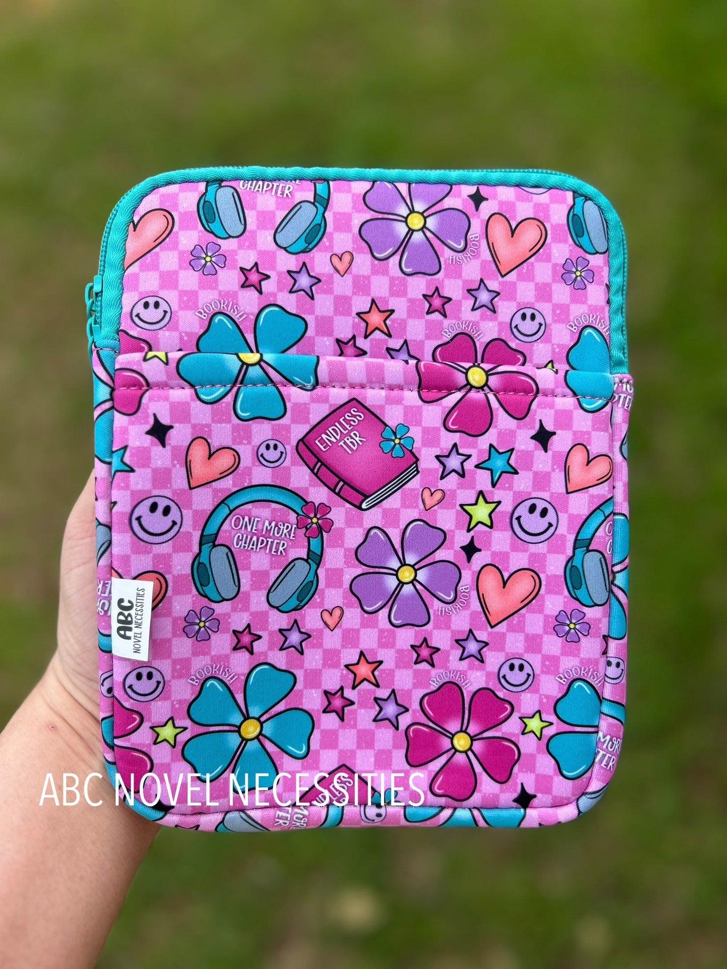Kindle Sleeve - Checkered Bookish Design