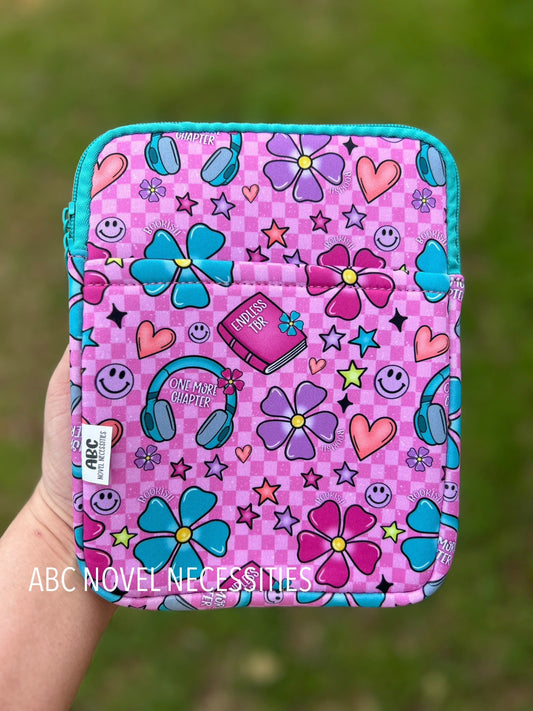 Kindle Sleeve - Checkered Bookish Design